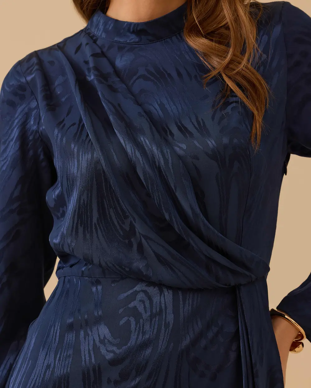 Desenli Parlak Dokulu Uzun Elbise