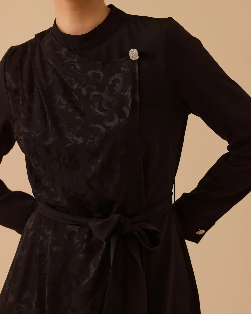 Desenli Kuşaklı Jakar Elbise