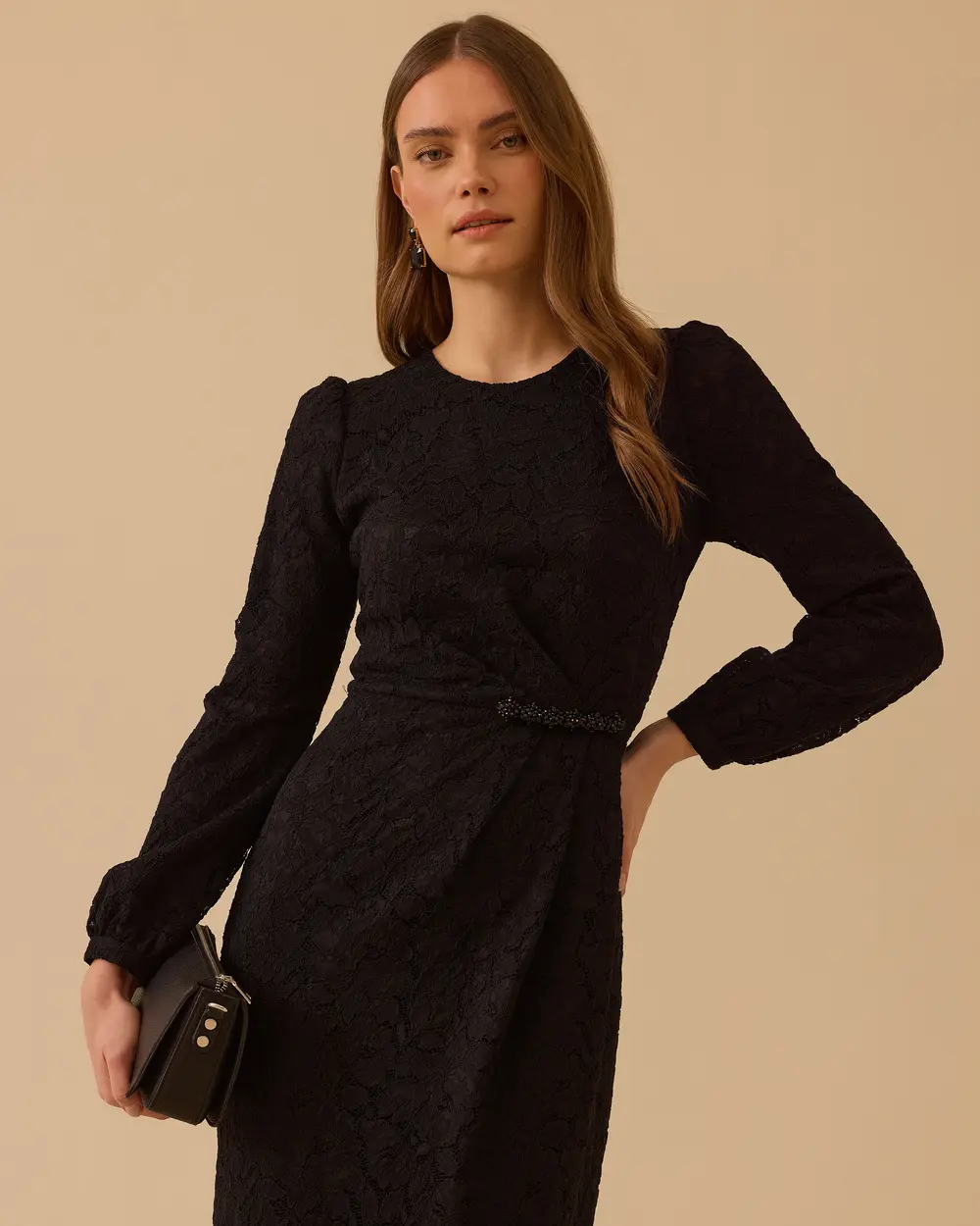 Boncuk Detaylı Dantel Elbise