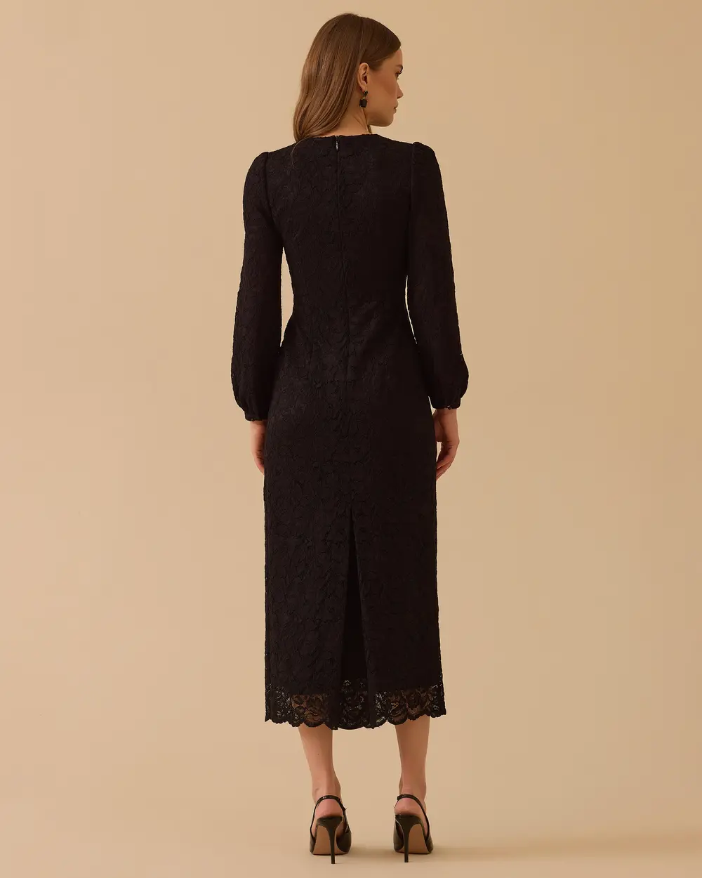 Boncuk Detaylı Dantel Elbise