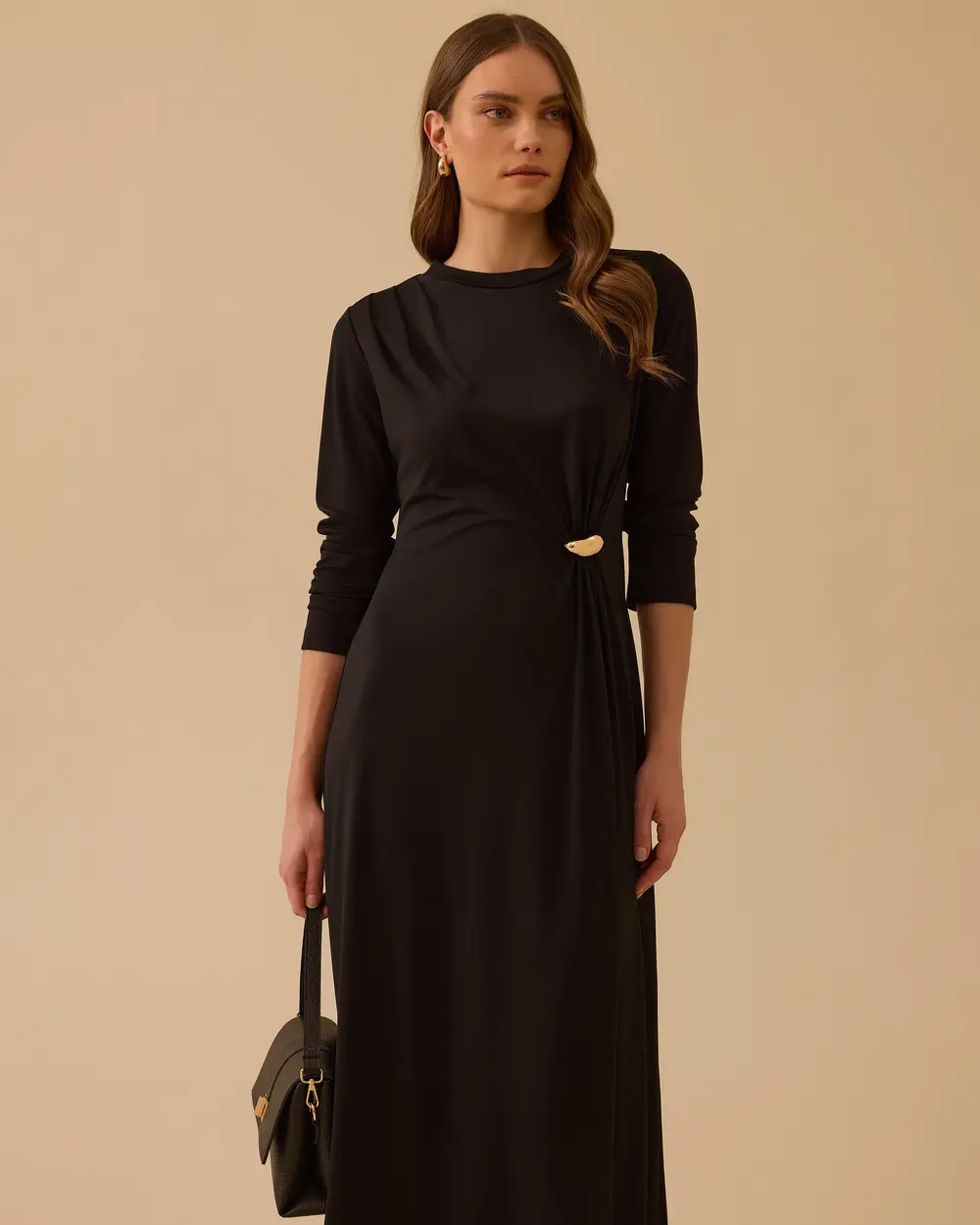 Metal Aksesuarlı Uzun Kollu Elbise