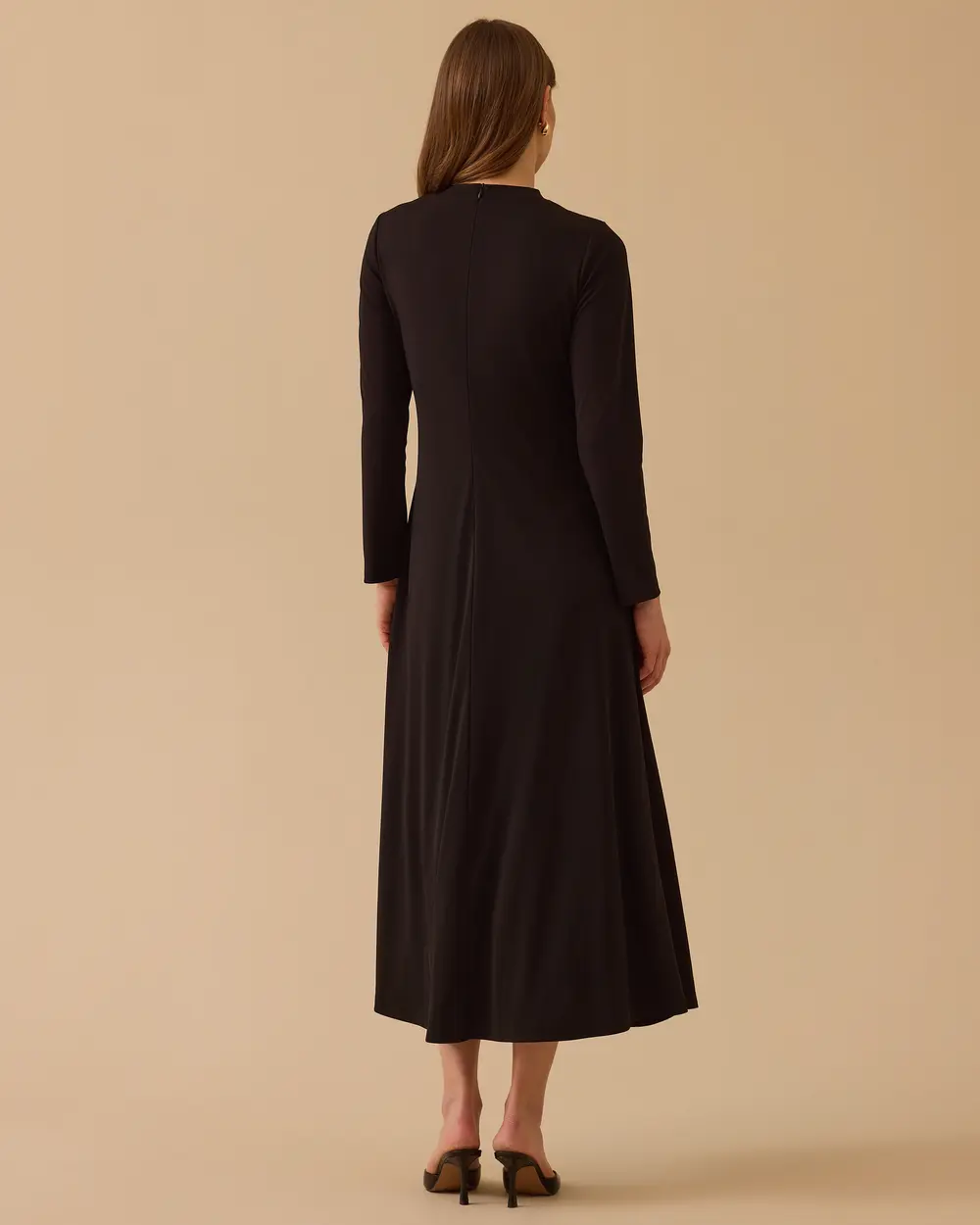 Metal Aksesuarlı Uzun Kollu Elbise