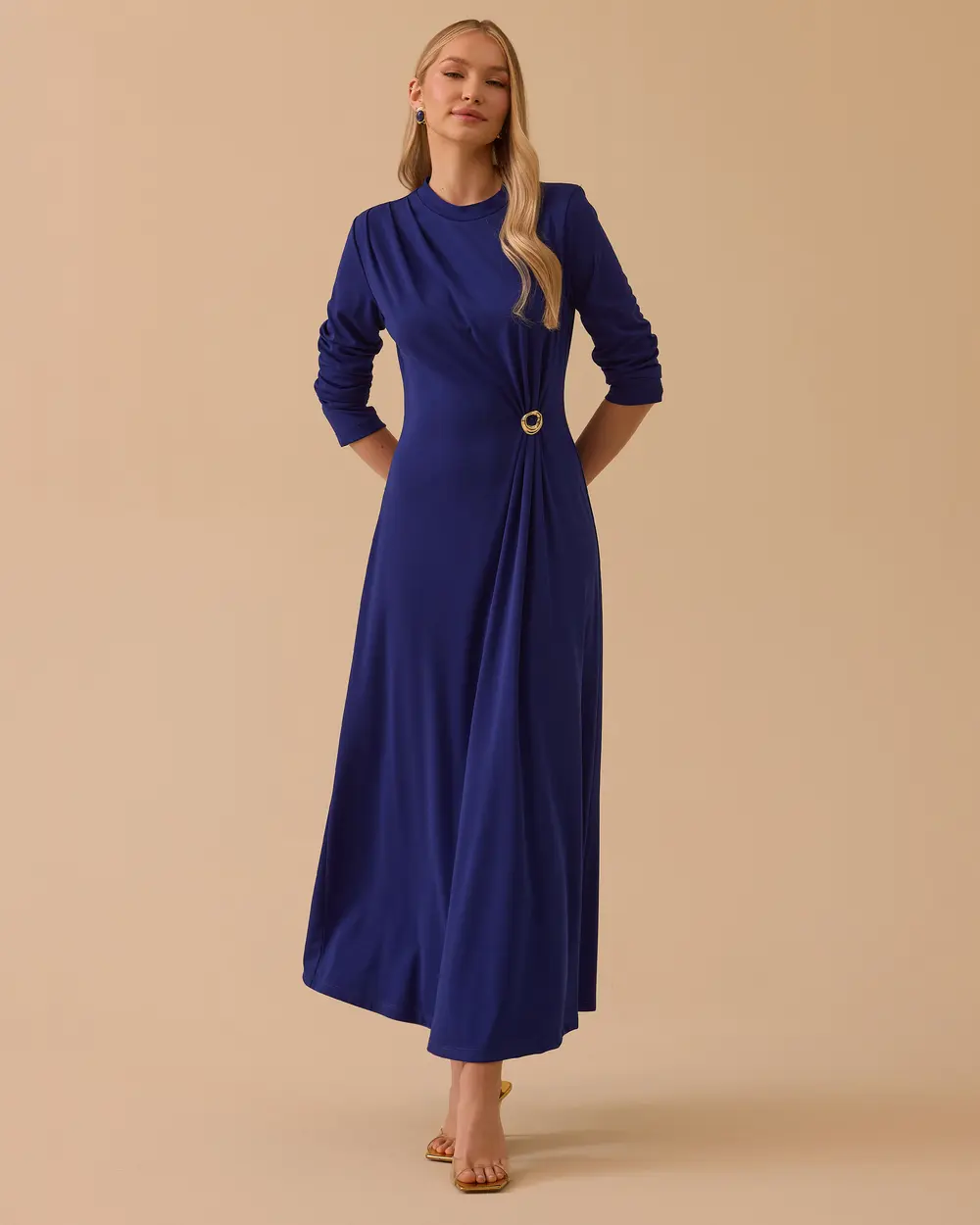 Metal Aksesuarlı Uzun Kollu Elbise