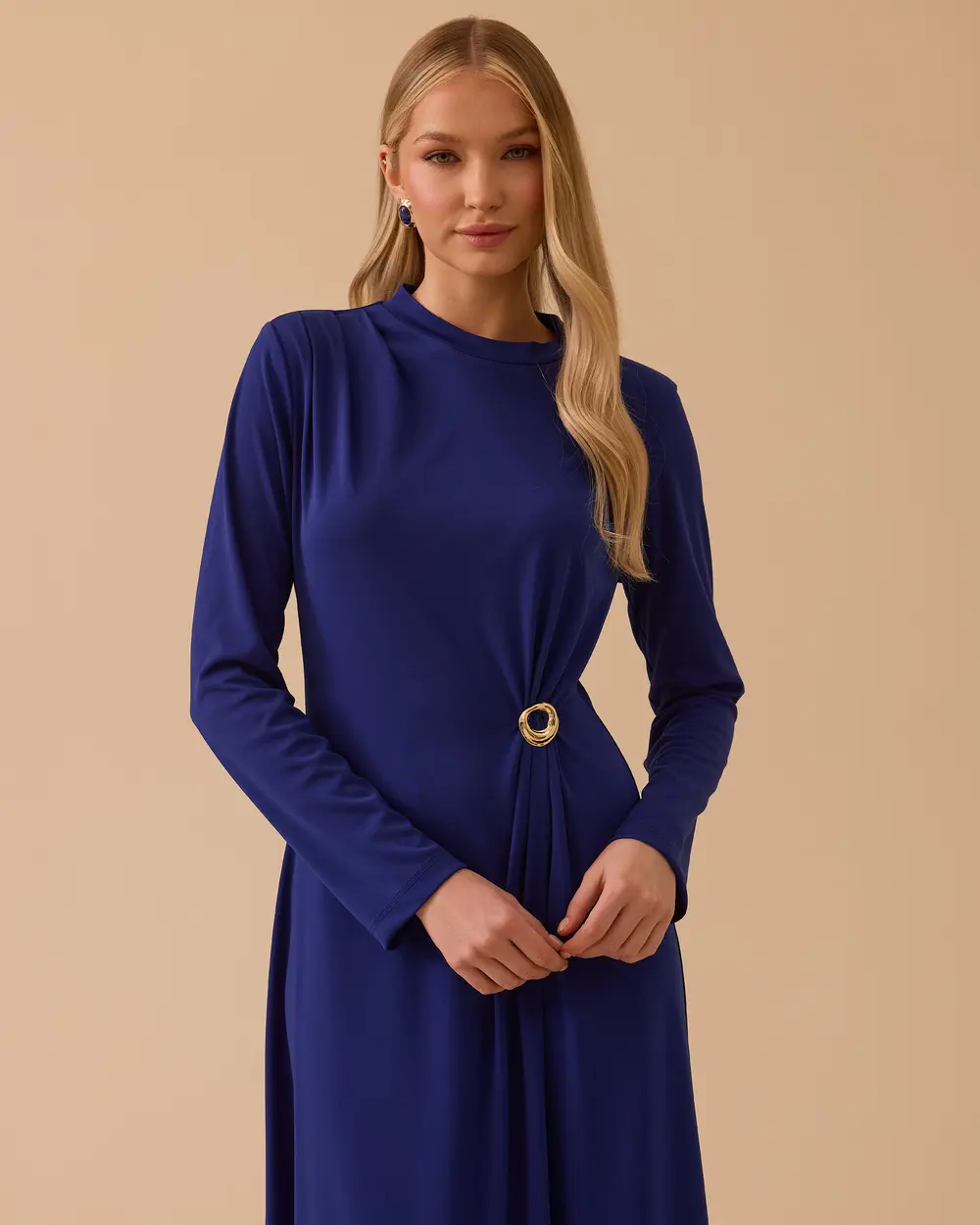 Metal Aksesuarlı Uzun Kollu Elbise