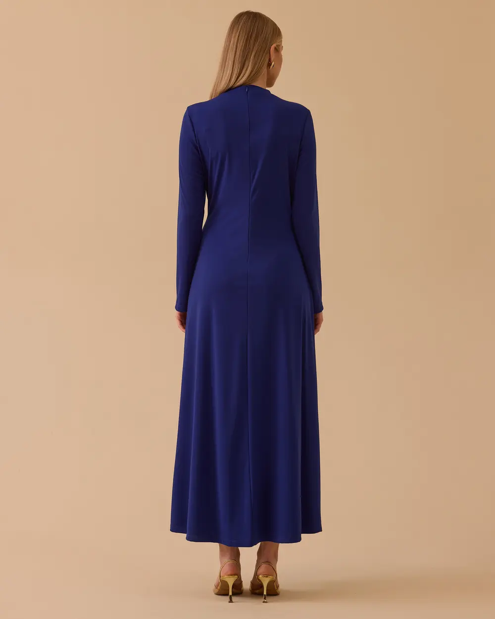 Metal Aksesuarlı Uzun Kollu Elbise