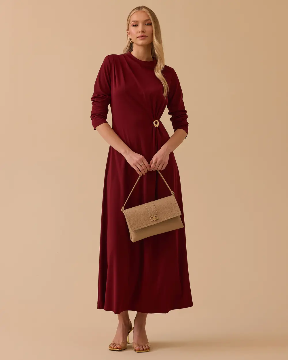 Metal Aksesuarlı Uzun Kollu Elbise