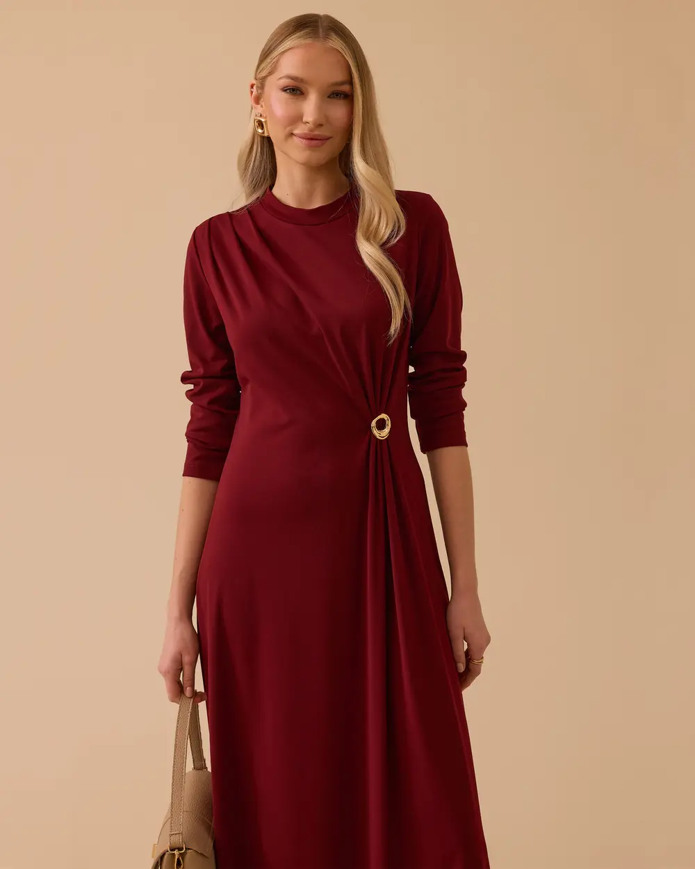 Metal Aksesuarlı Uzun Kollu Elbise