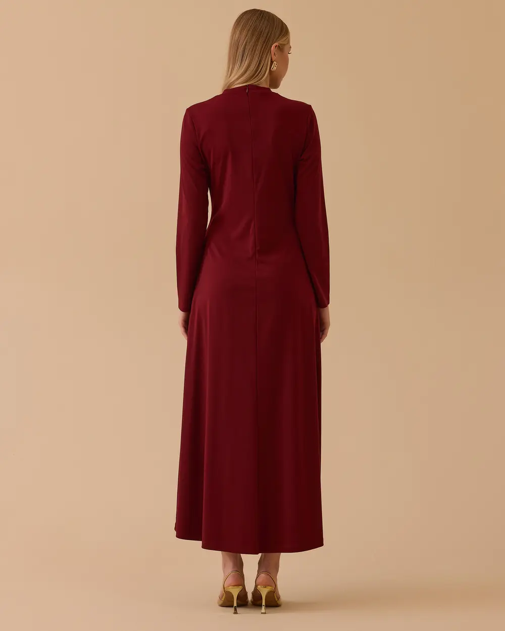 Metal Aksesuarlı Uzun Kollu Elbise