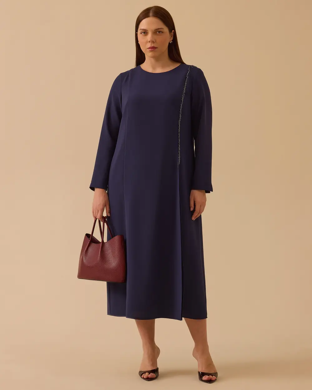 Büyük Beden Boncuk Detaylı Midi Elbise