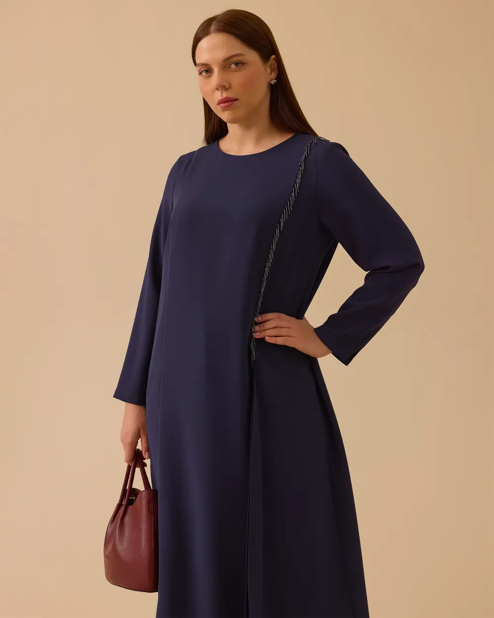 Büyük Beden Boncuk Detaylı Midi Elbise