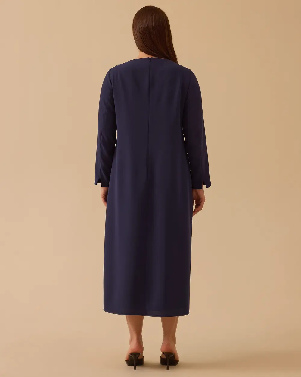 Büyük Beden Boncuk Detaylı Midi Elbise