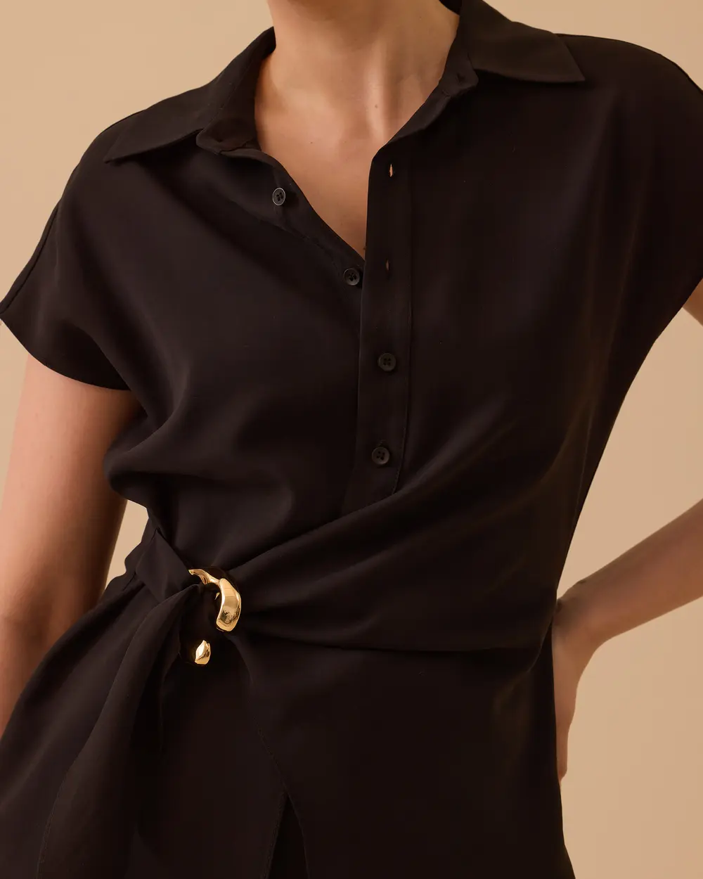 Bağlama Detaylı Tokalı Gömlek