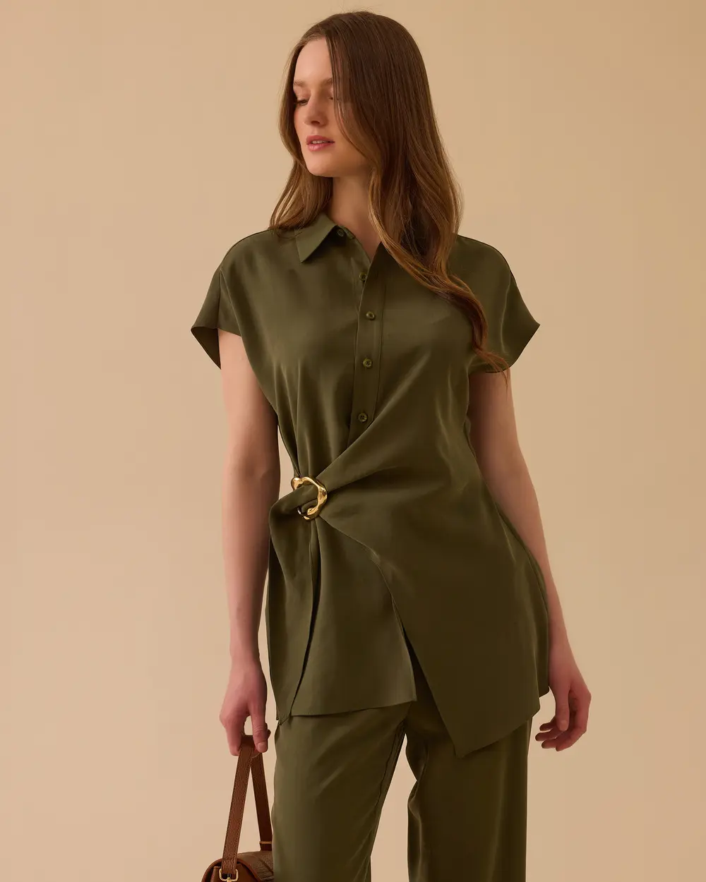 Bağlama Detaylı Tokalı Gömlek