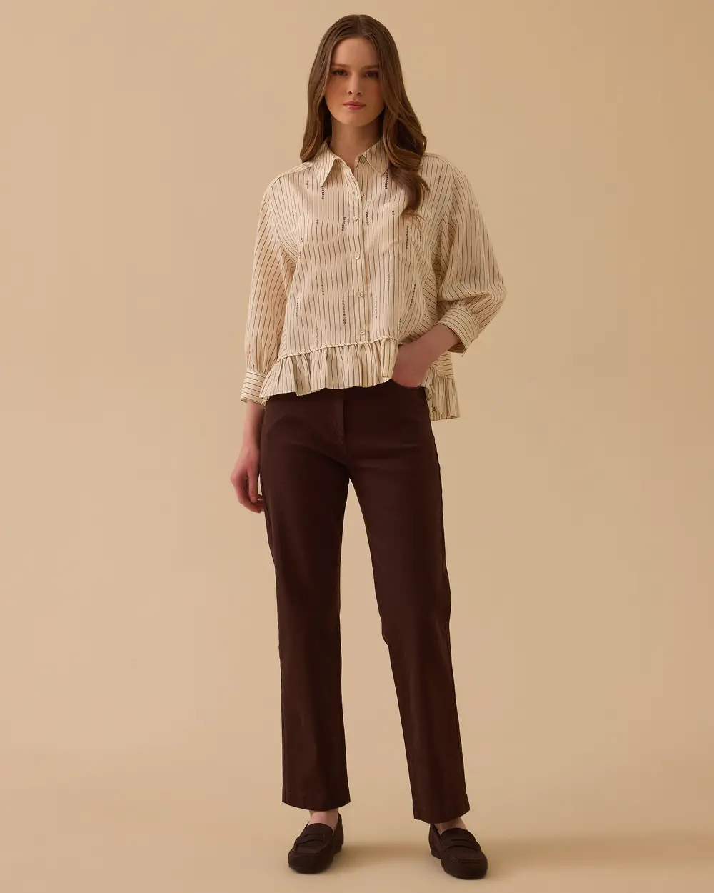 Pul Detaylı Fırfırlı Çizgili Gömlek