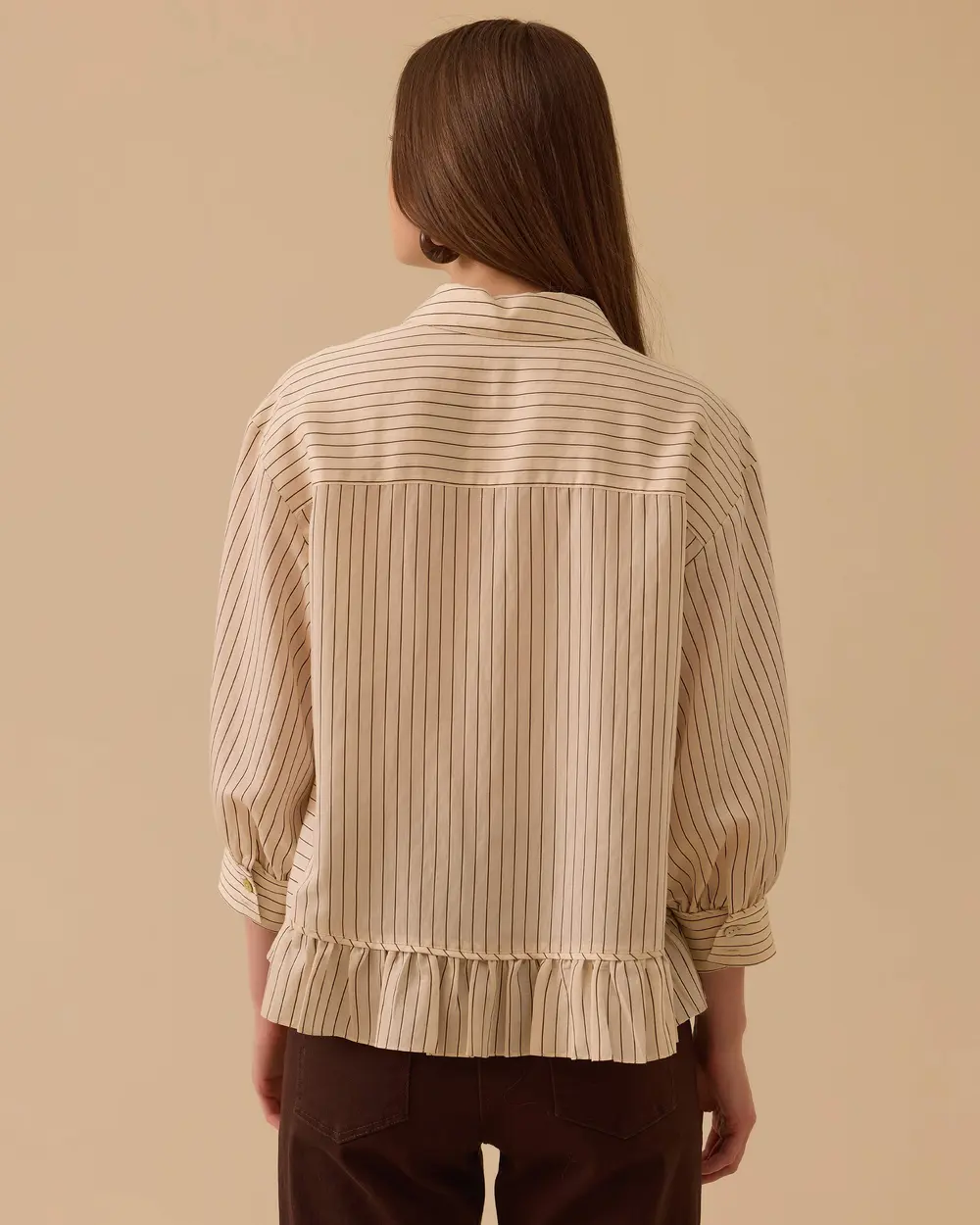 Pul Detaylı Fırfırlı Çizgili Gömlek