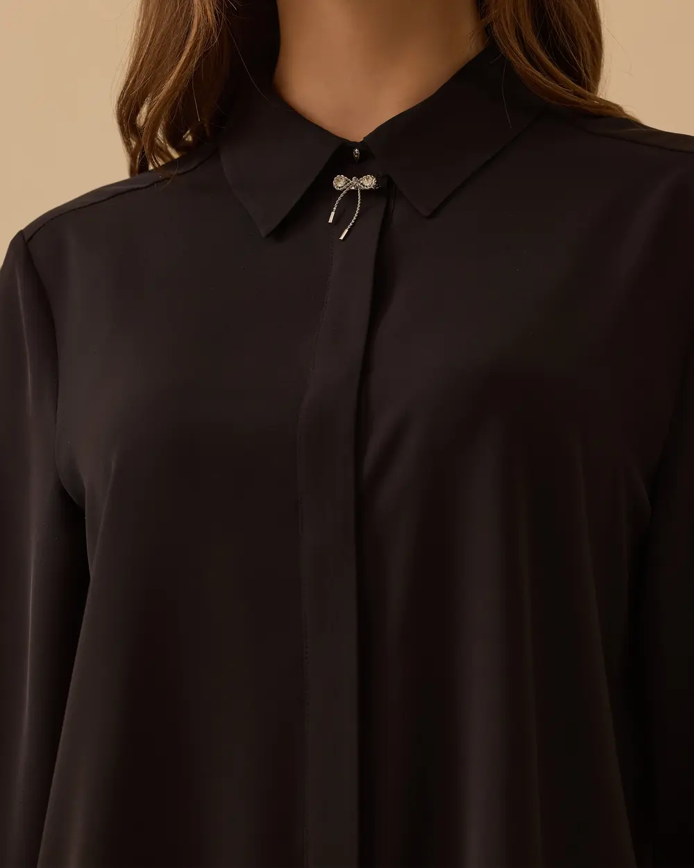 Aksesuar Detaylı Uzun Kollu Gömlek