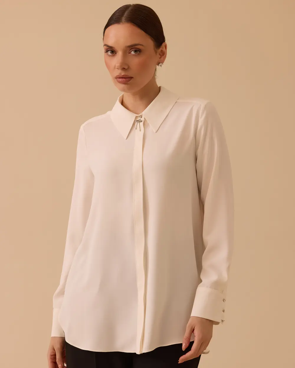 Aksesuar Detaylı Uzun Kollu Gömlek