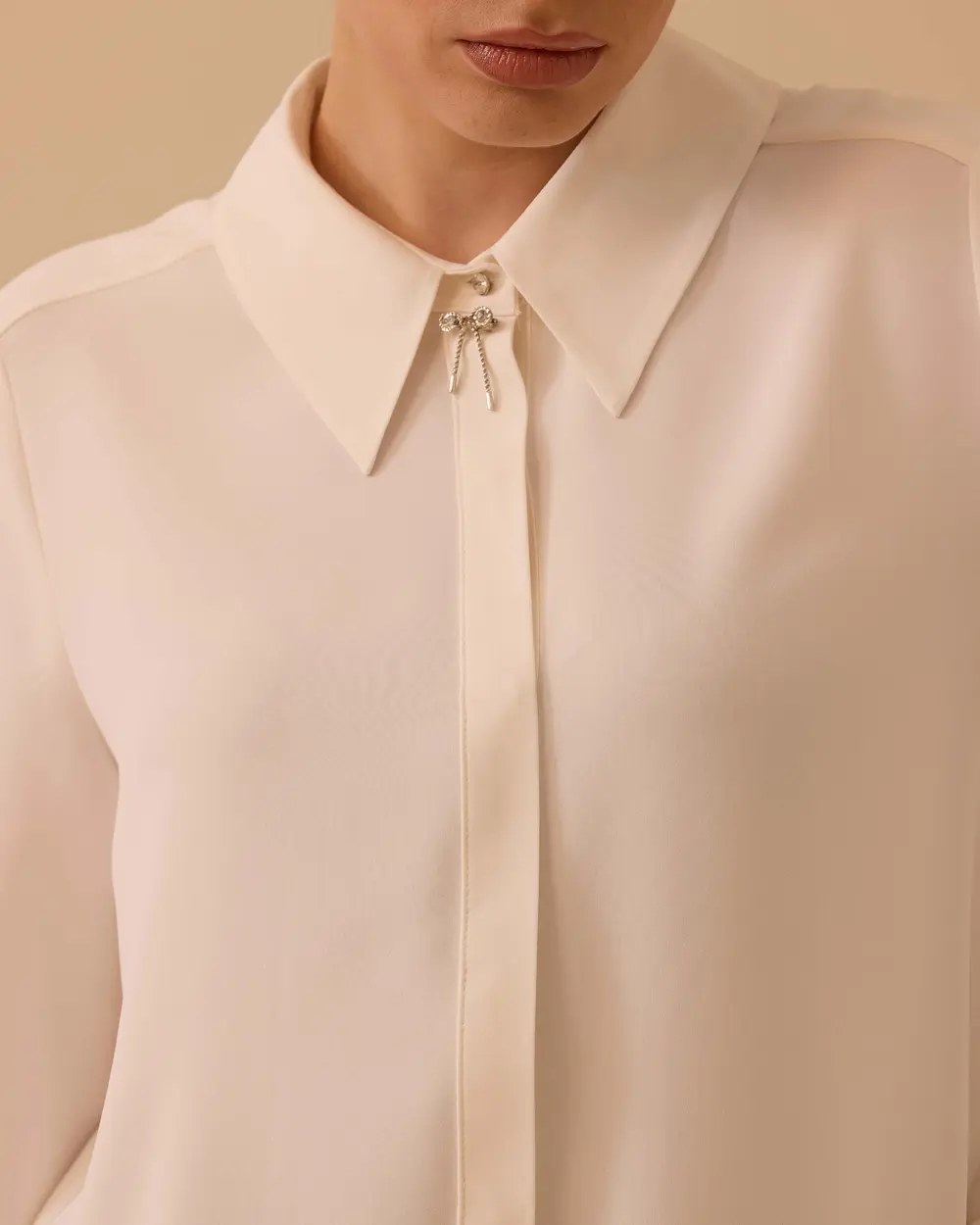 Aksesuar Detaylı Uzun Kollu Gömlek