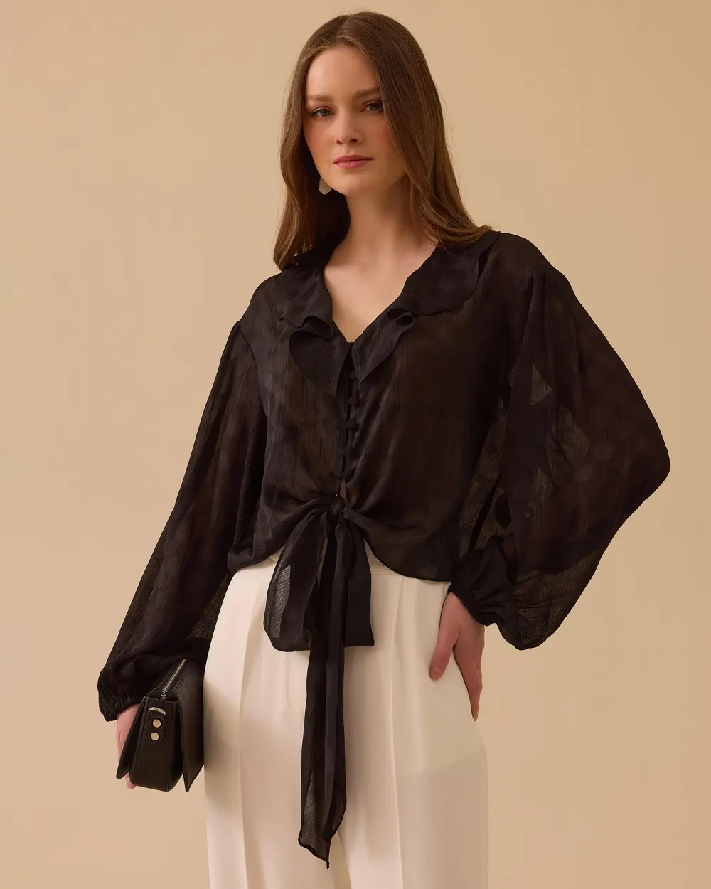 Bağlama Detaylı Puantiye Desenli Şifon Gömlek