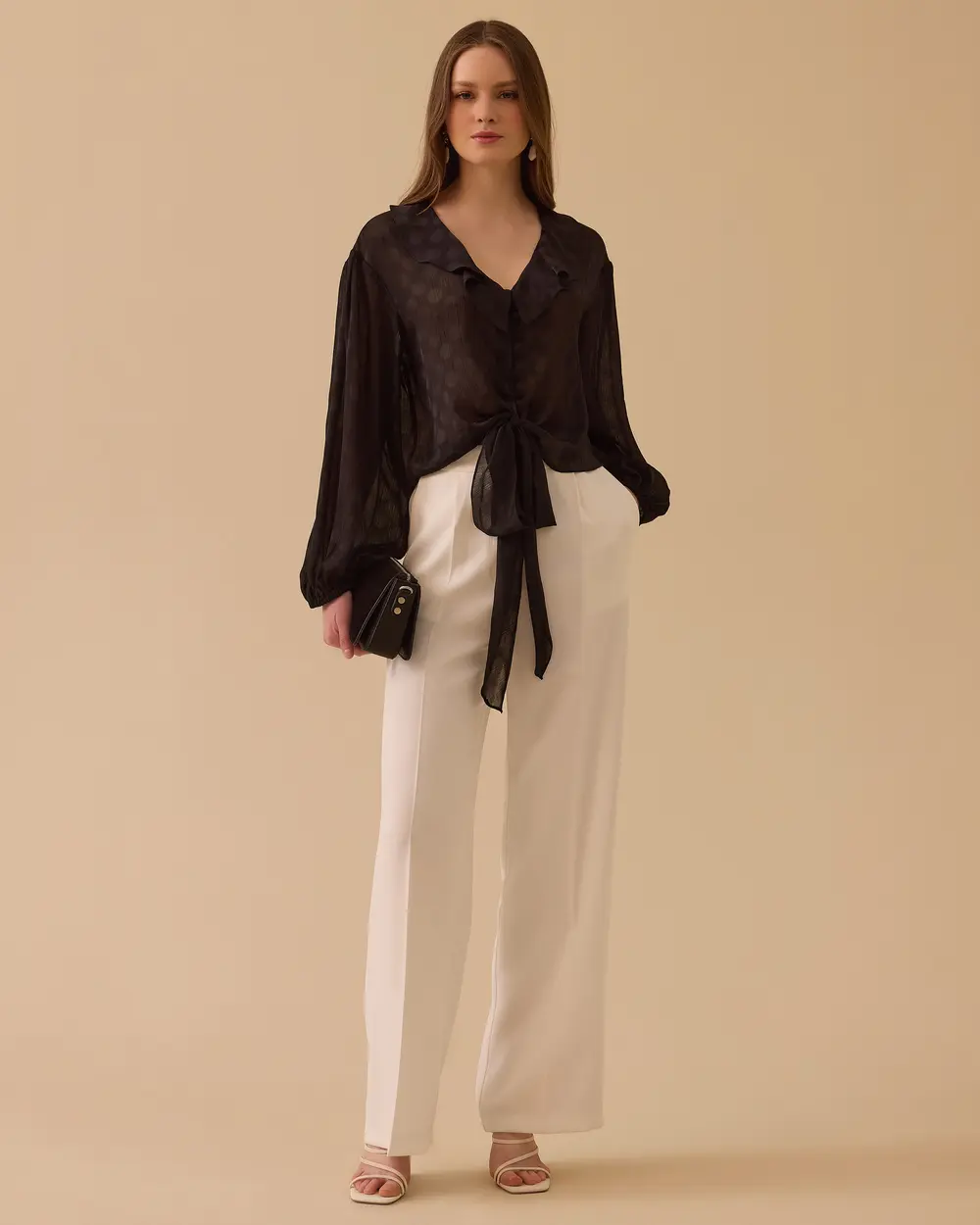 Bağlama Detaylı Puantiye Desenli Şifon Gömlek