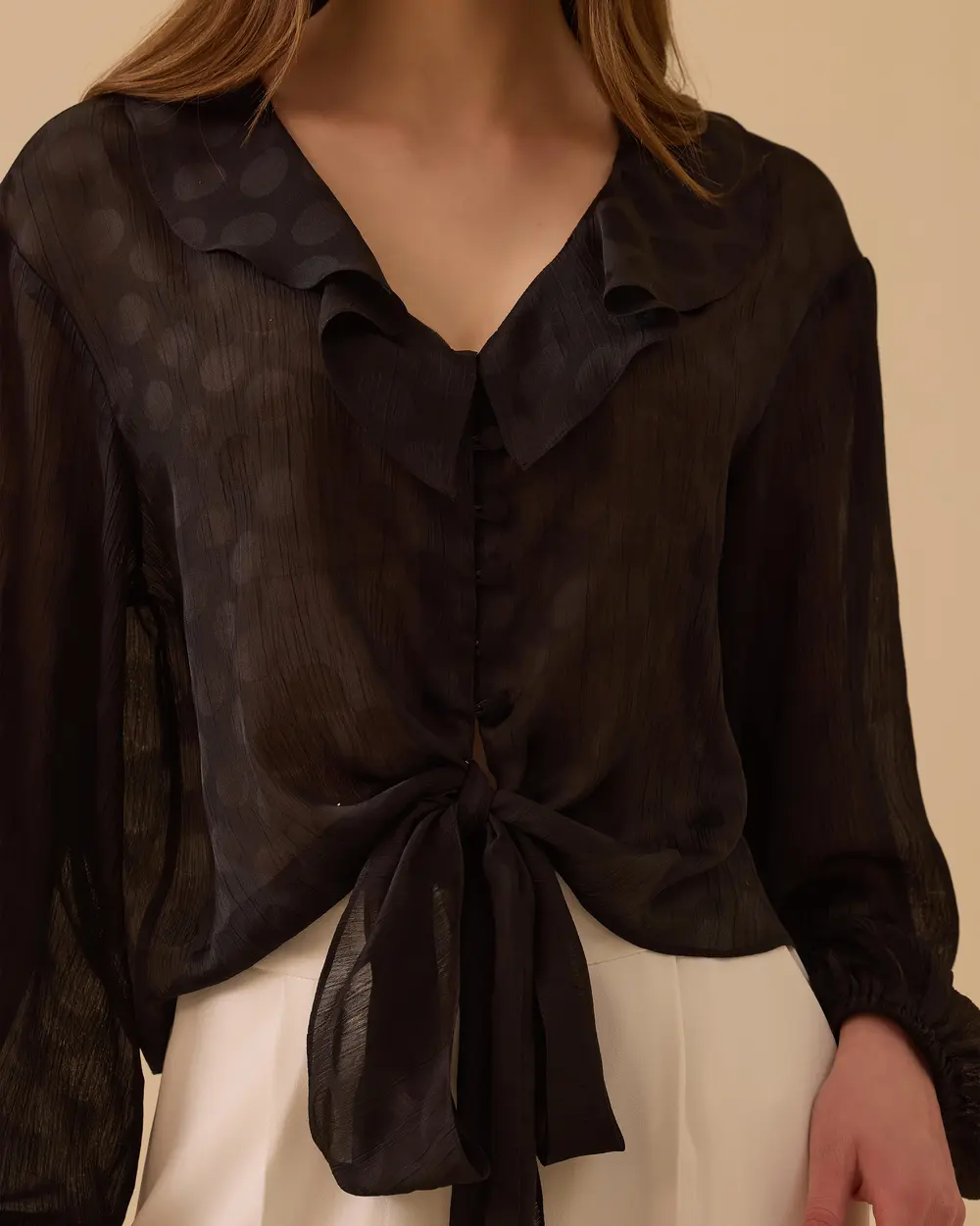 Bağlama Detaylı Puantiye Desenli Şifon Gömlek