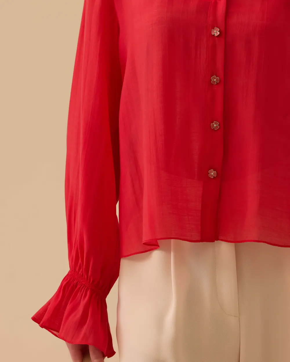 V Yaka Büzgü Kollu Gömlek