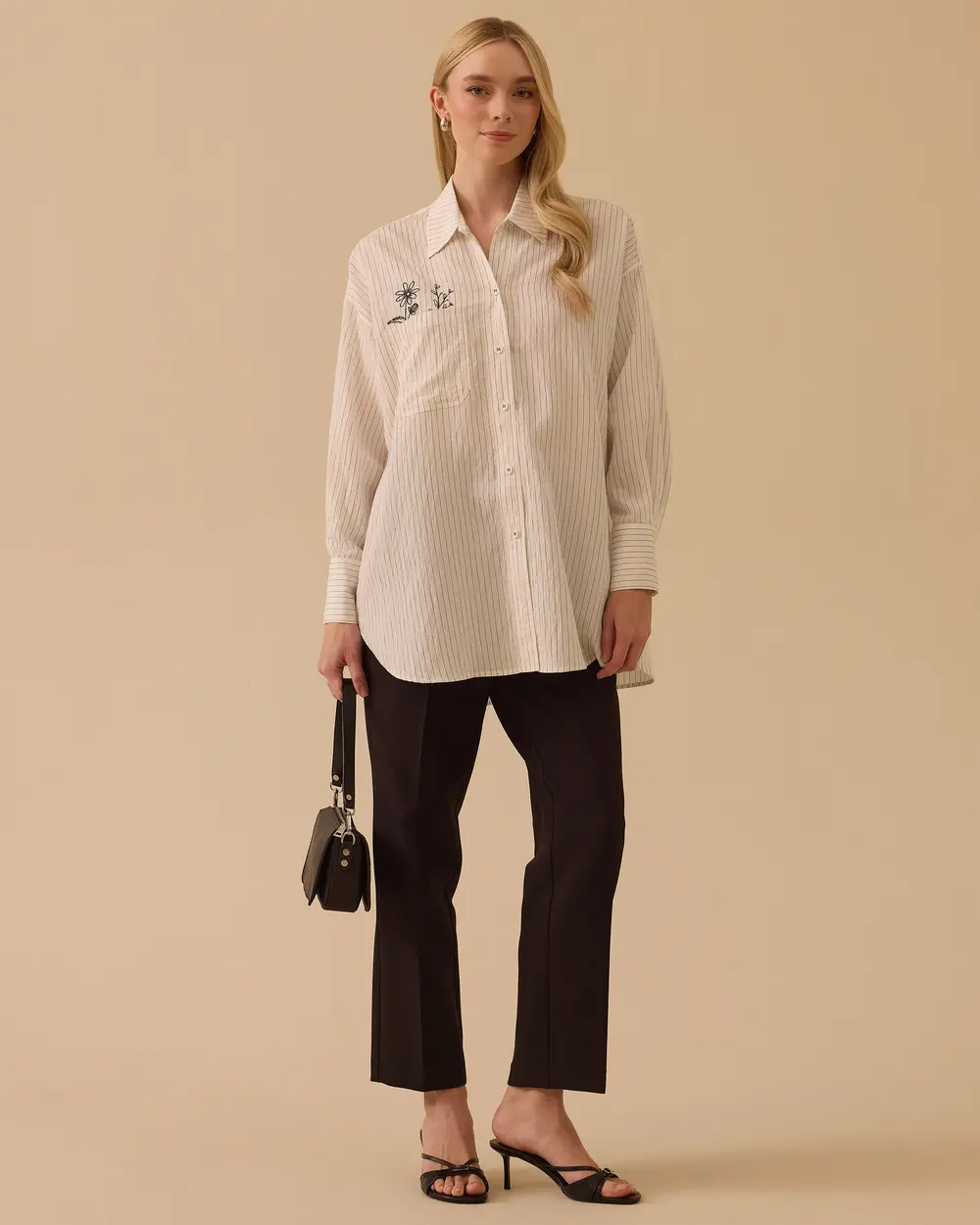 Çizgili Nakış Detaylı Gömlek