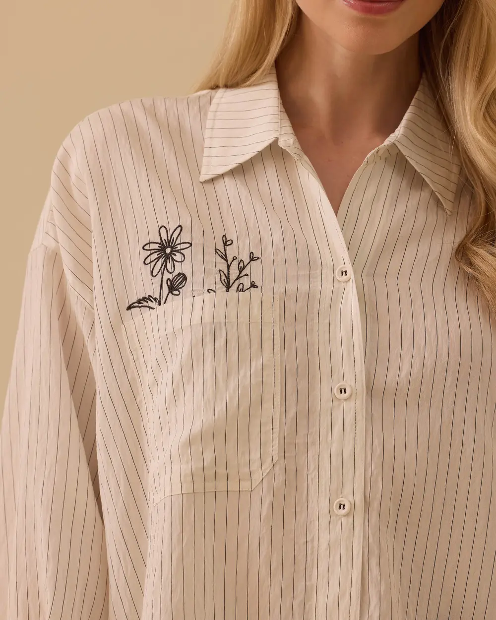 Çizgili Nakış Detaylı Gömlek