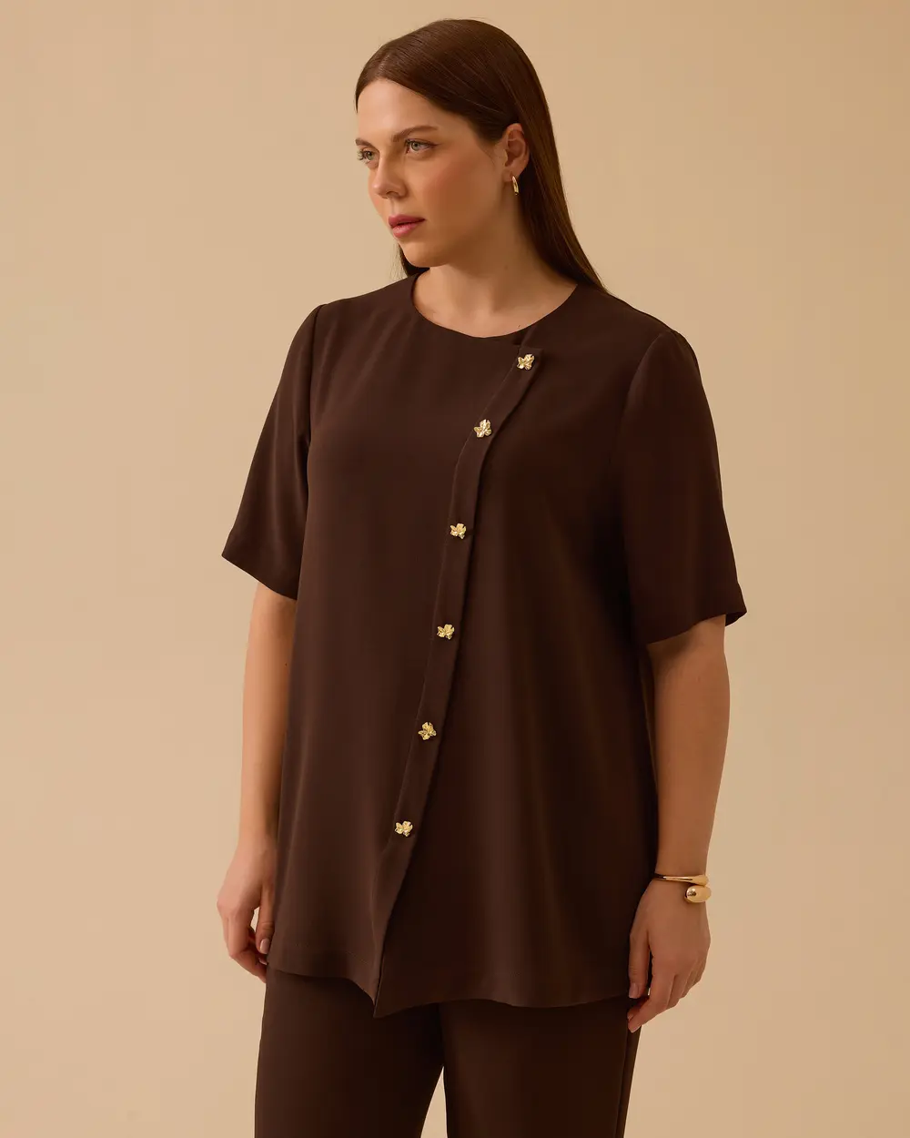 Büyük Beden Kısa Kollu Asimetrik Gömlek