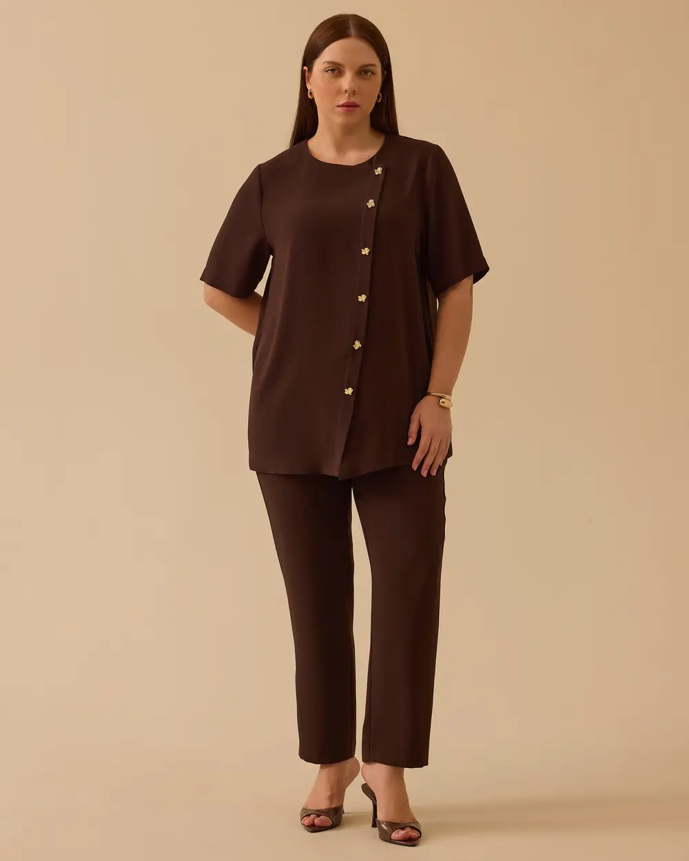 Büyük Beden Kısa Kollu Asimetrik Gömlek