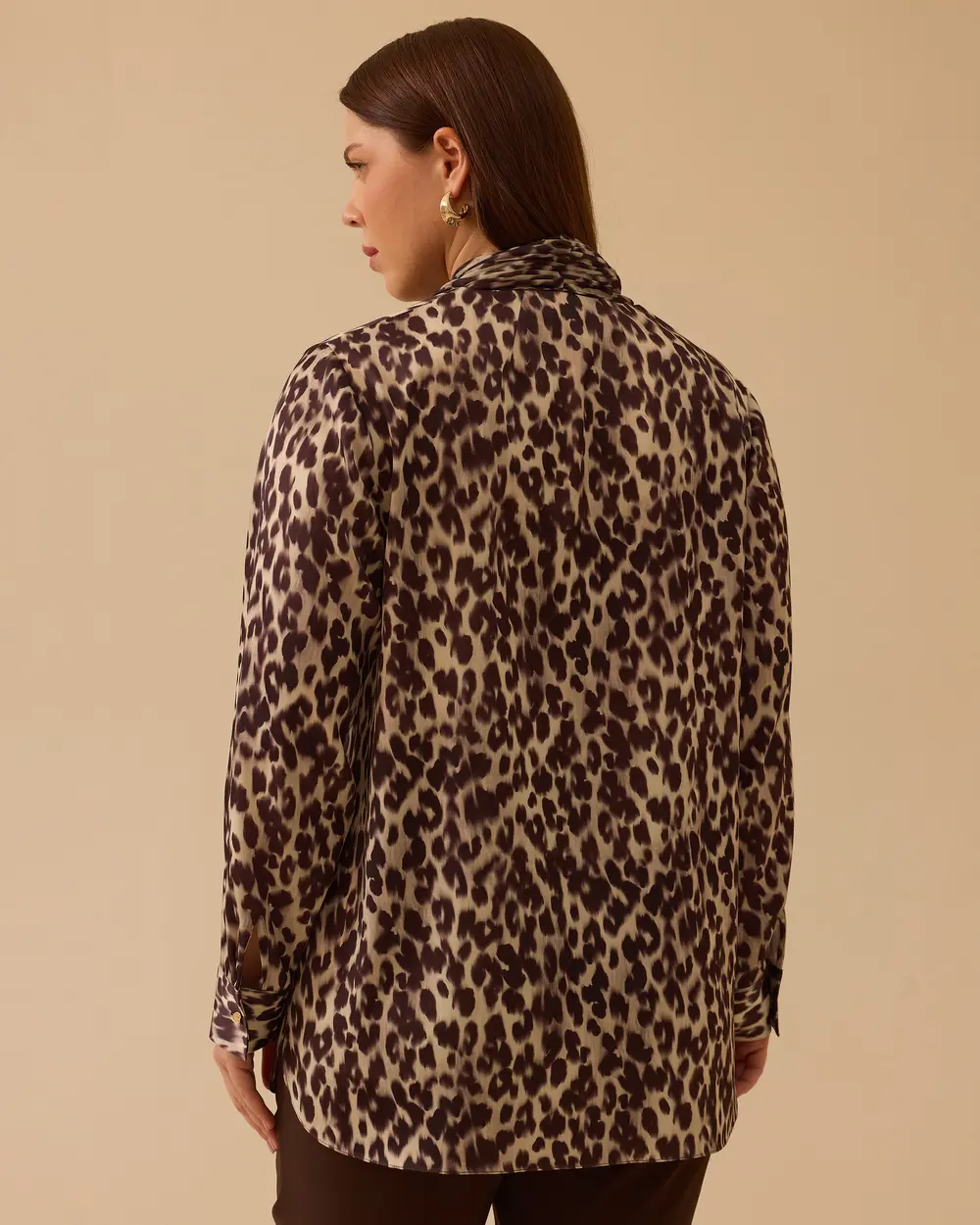 Büyük Beden Fular Detaylı Leopar Desenli Gömlek