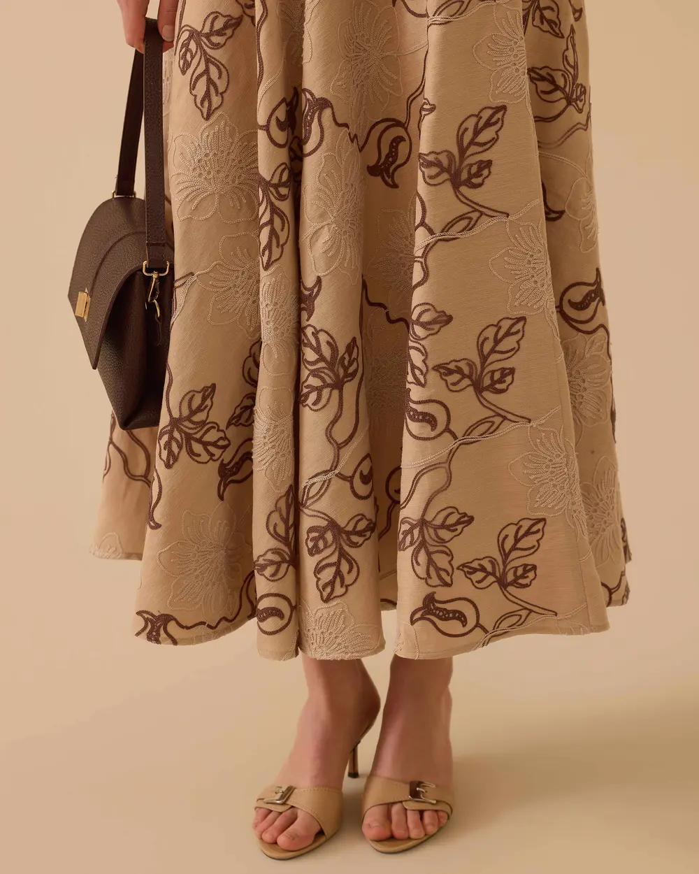 High-Waisted Flared Skirt with Floral Embroidery Pattern