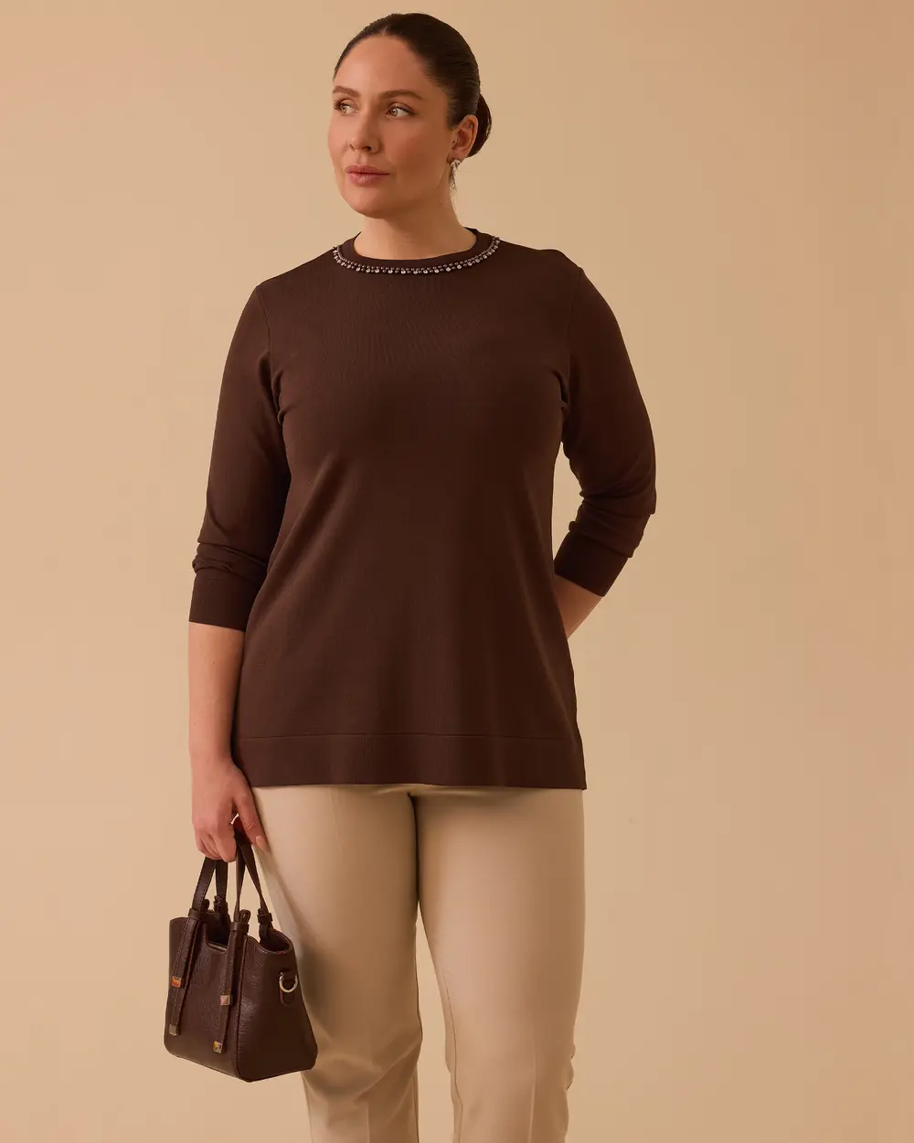 Plus Size Knitwear Blouse with Stone Collar