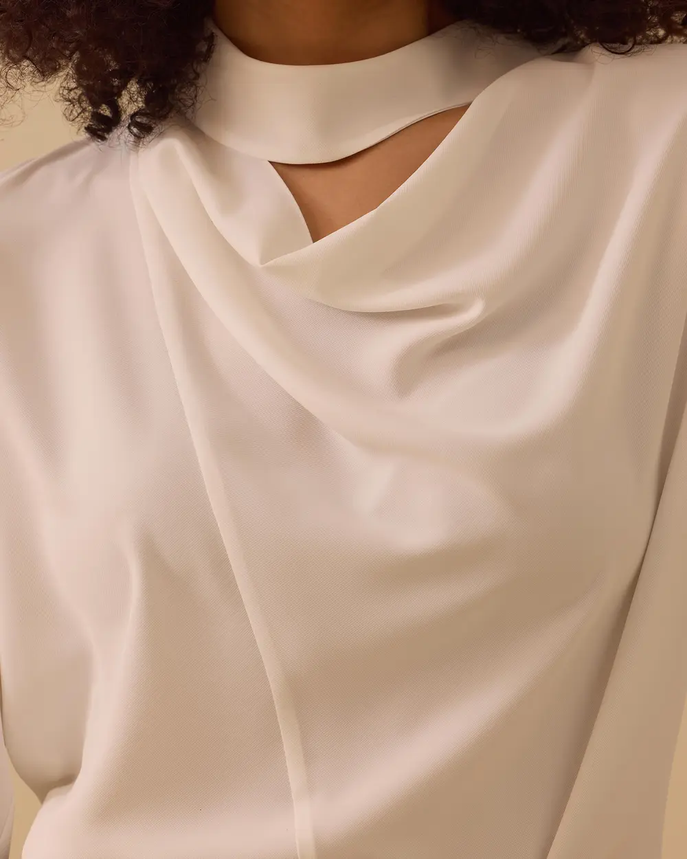 Degaje Yaka Pencere Detaylı Bluz