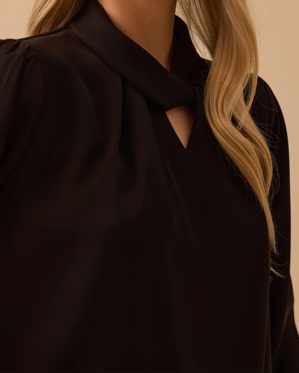 Büzgü Yakalı Pile Detaylı Bluz