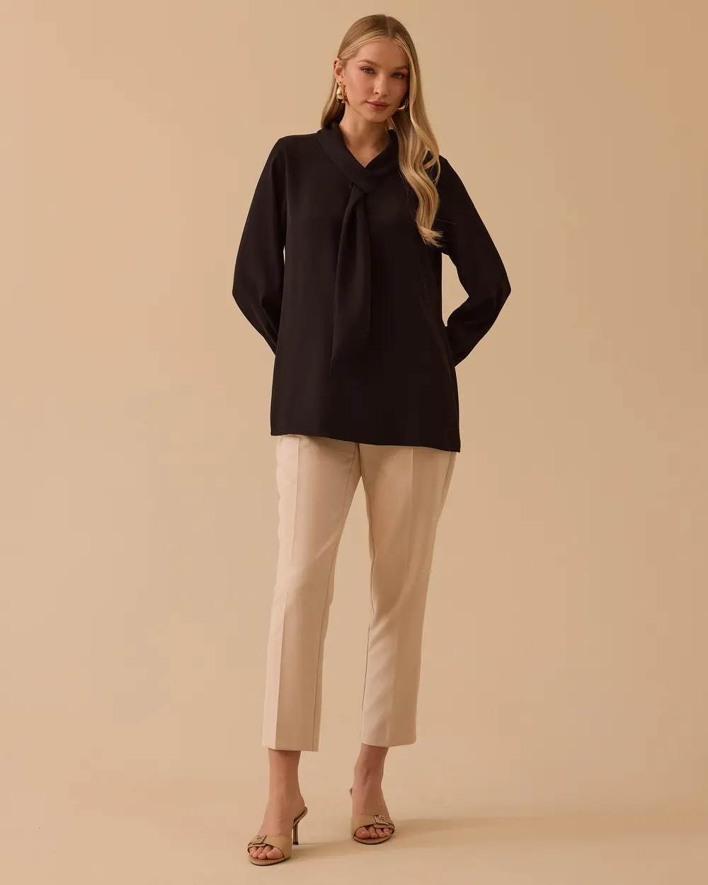 Fular Yakalı Krep Bluz