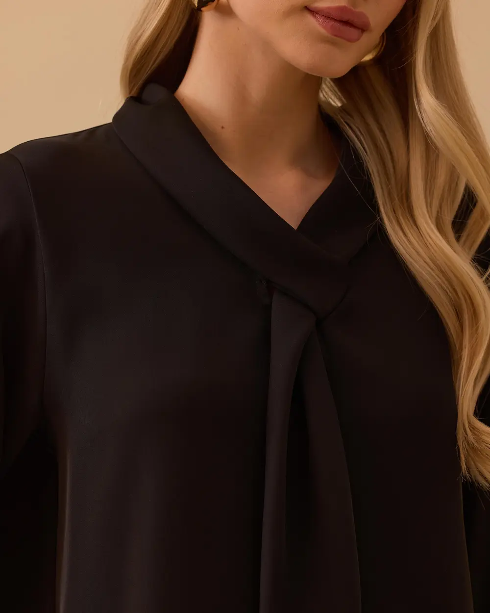 Fular Yakalı Krep Bluz