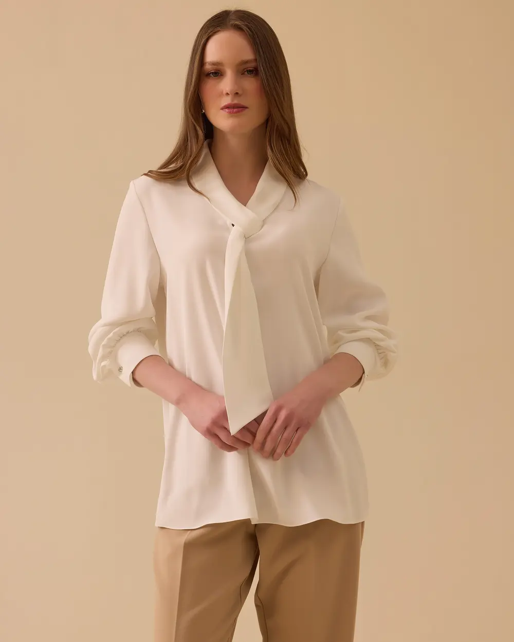 Fular Yakalı Krep Bluz