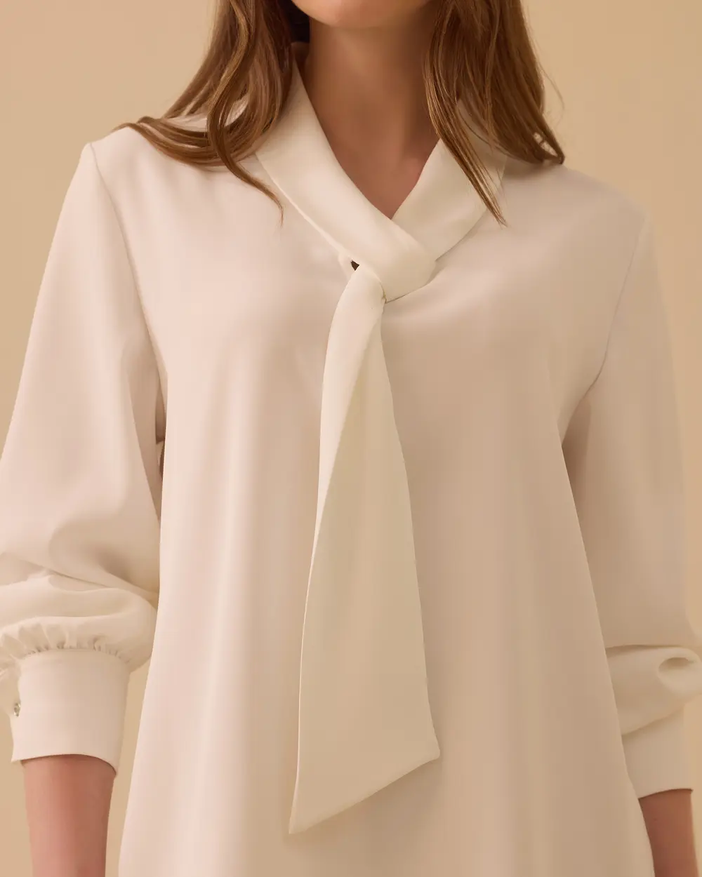 Fular Yakalı Krep Bluz