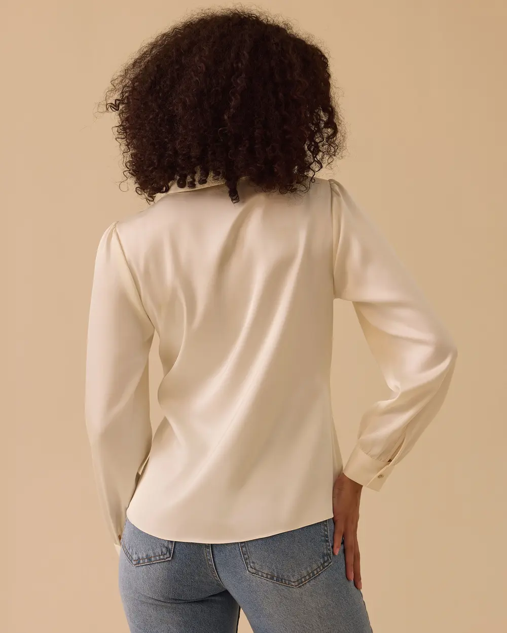 V Yaka Pile Detaylı Saten Bluz