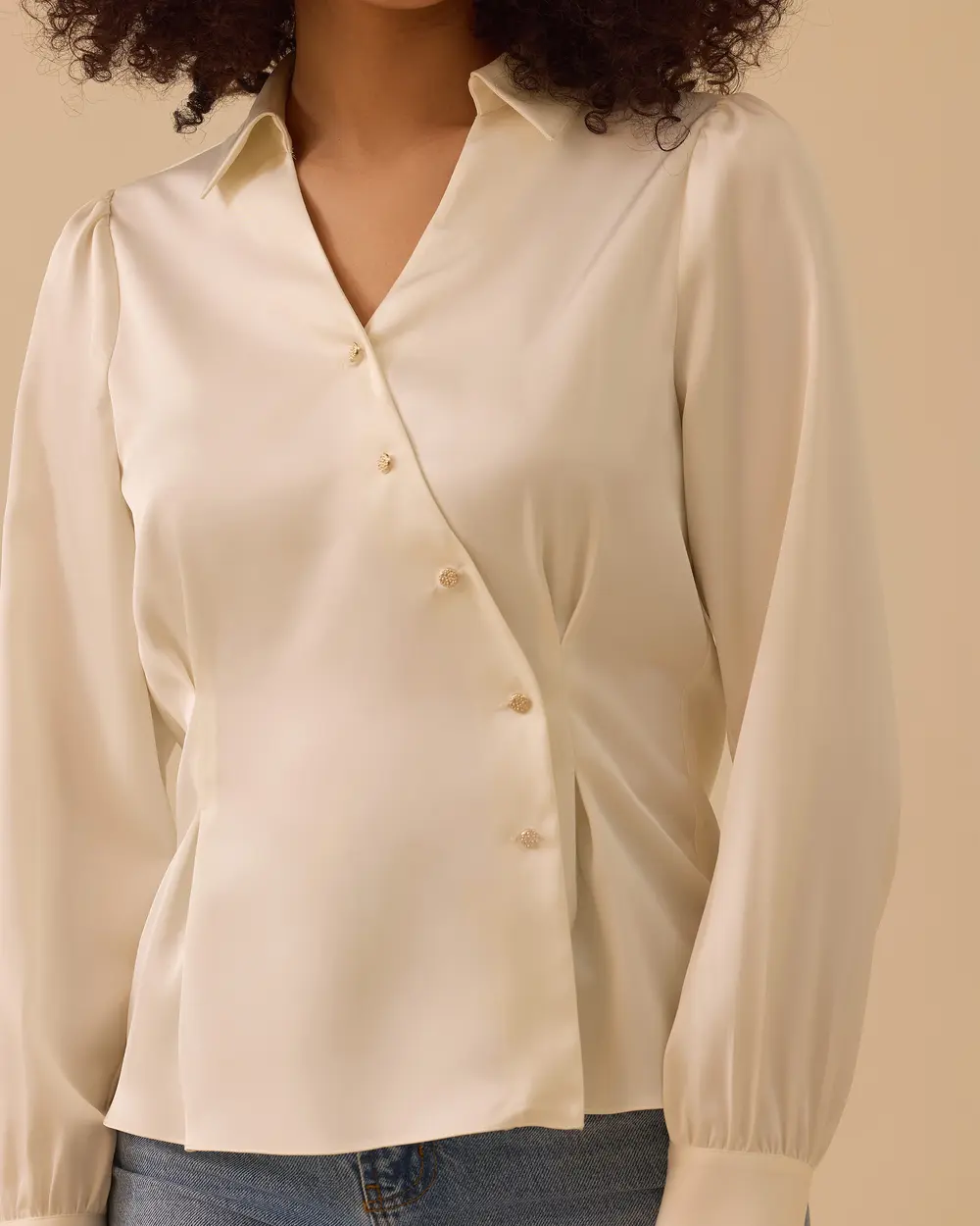 V Yaka Pile Detaylı Saten Bluz