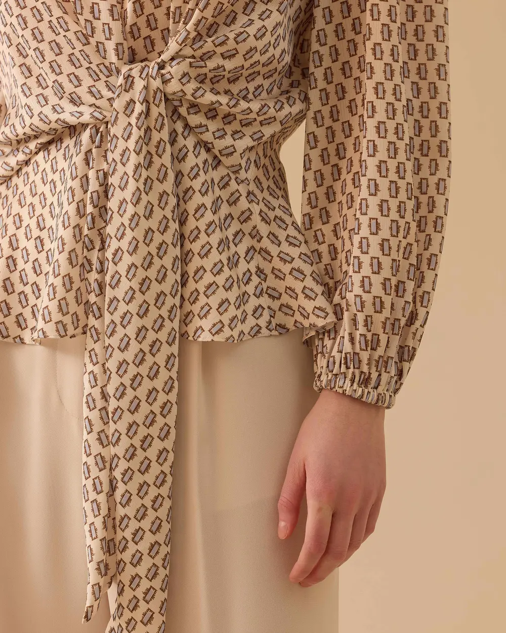 Bağlama Detaylı Desenli Bluz