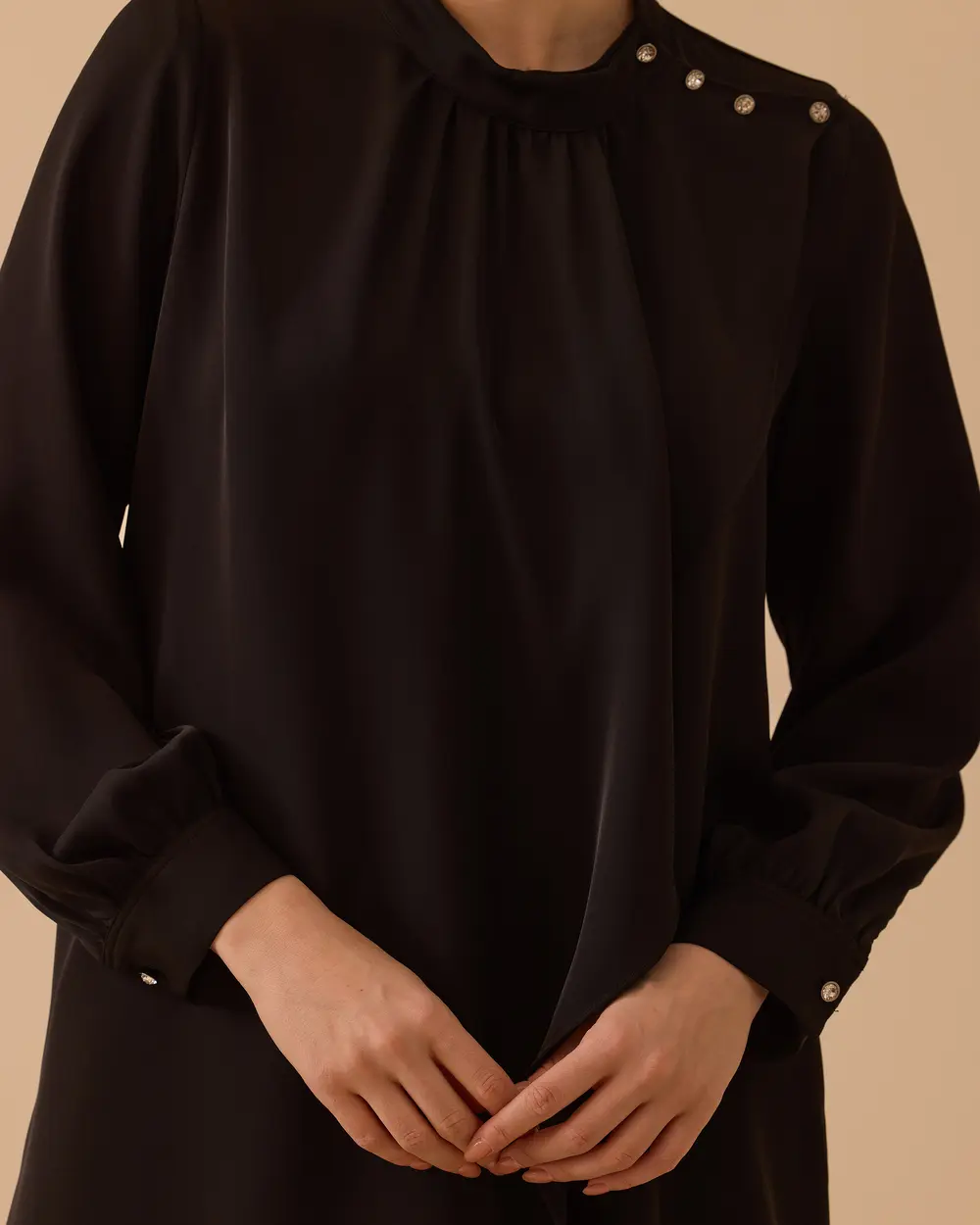 Omuz Detaylı Fırfır Görünümlü Bluz