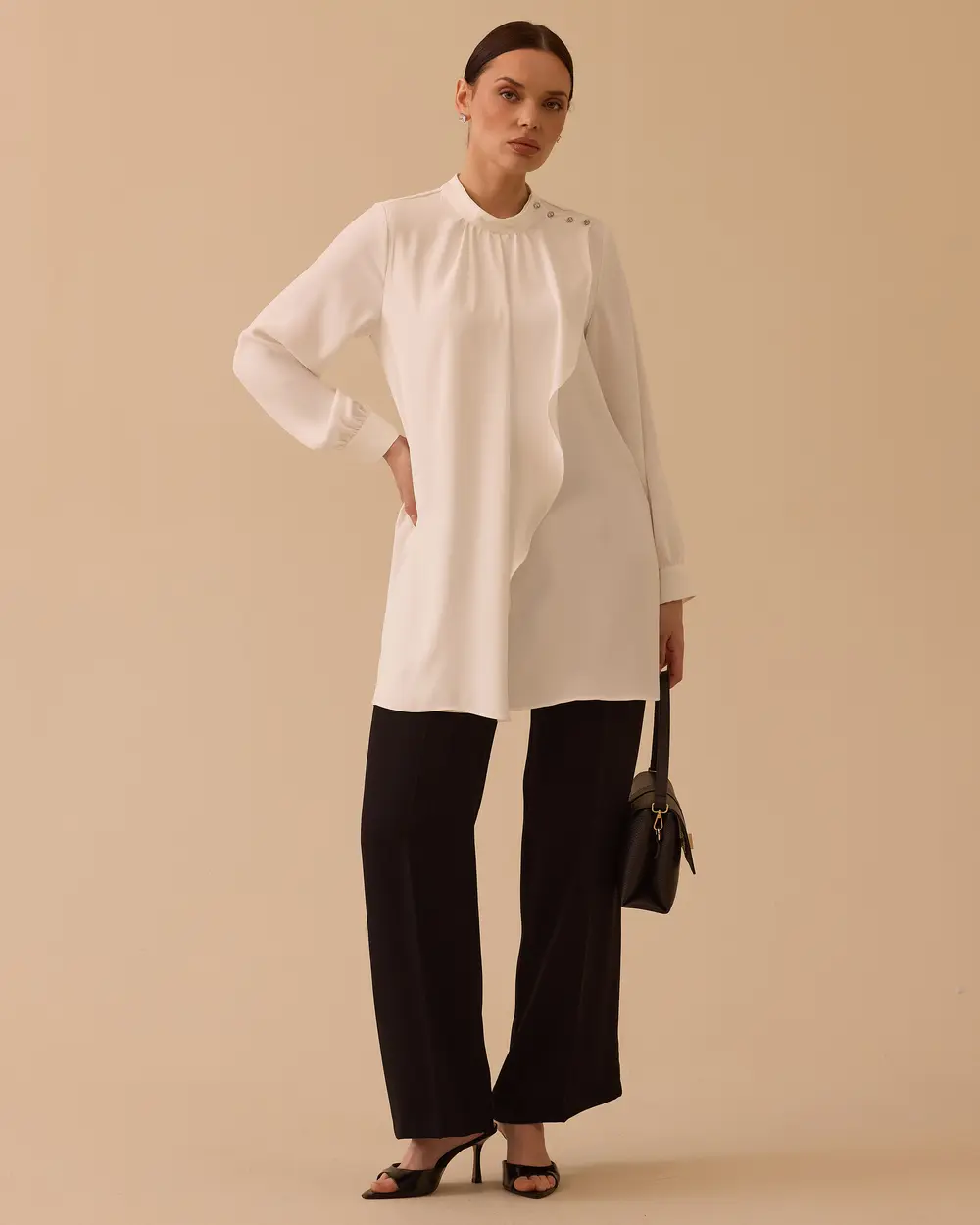 Omuz Detaylı Fırfır Görünümlü Bluz