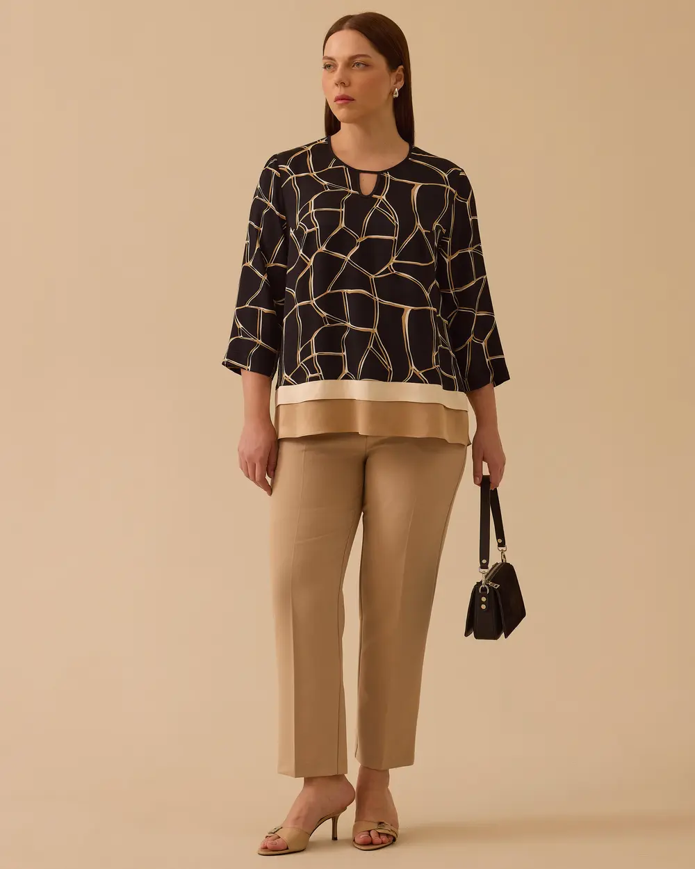 Büyük Beden Desenli Pencere Detaylı Bluz