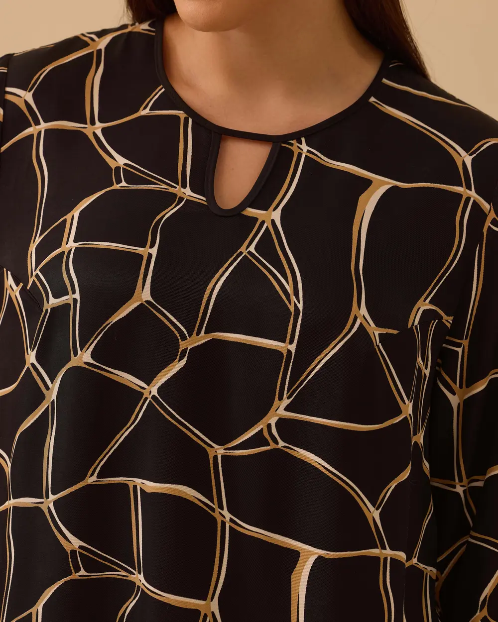 Büyük Beden Desenli Pencere Detaylı Bluz