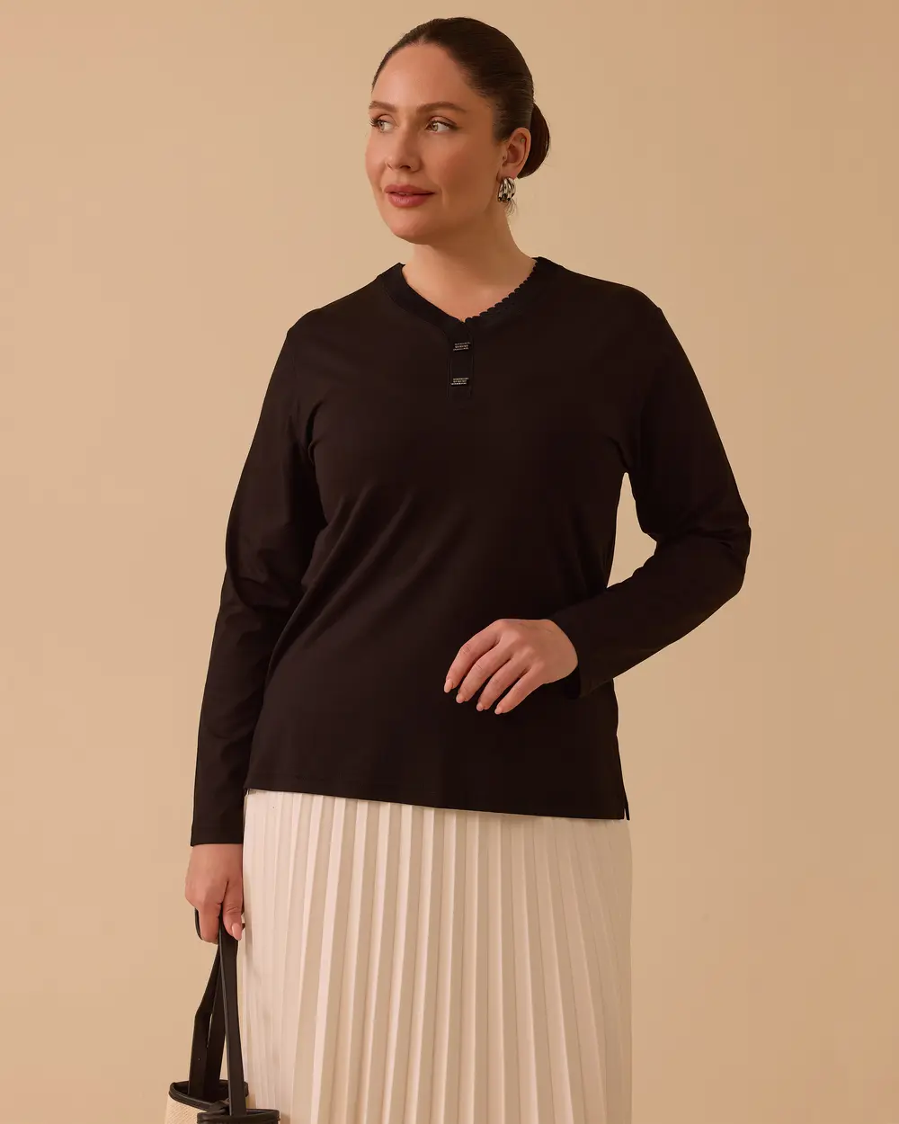 Plus Size V-Neck Bead Detailed Blouse