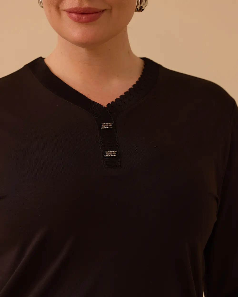 Plus Size V-Neck Bead Detailed Blouse