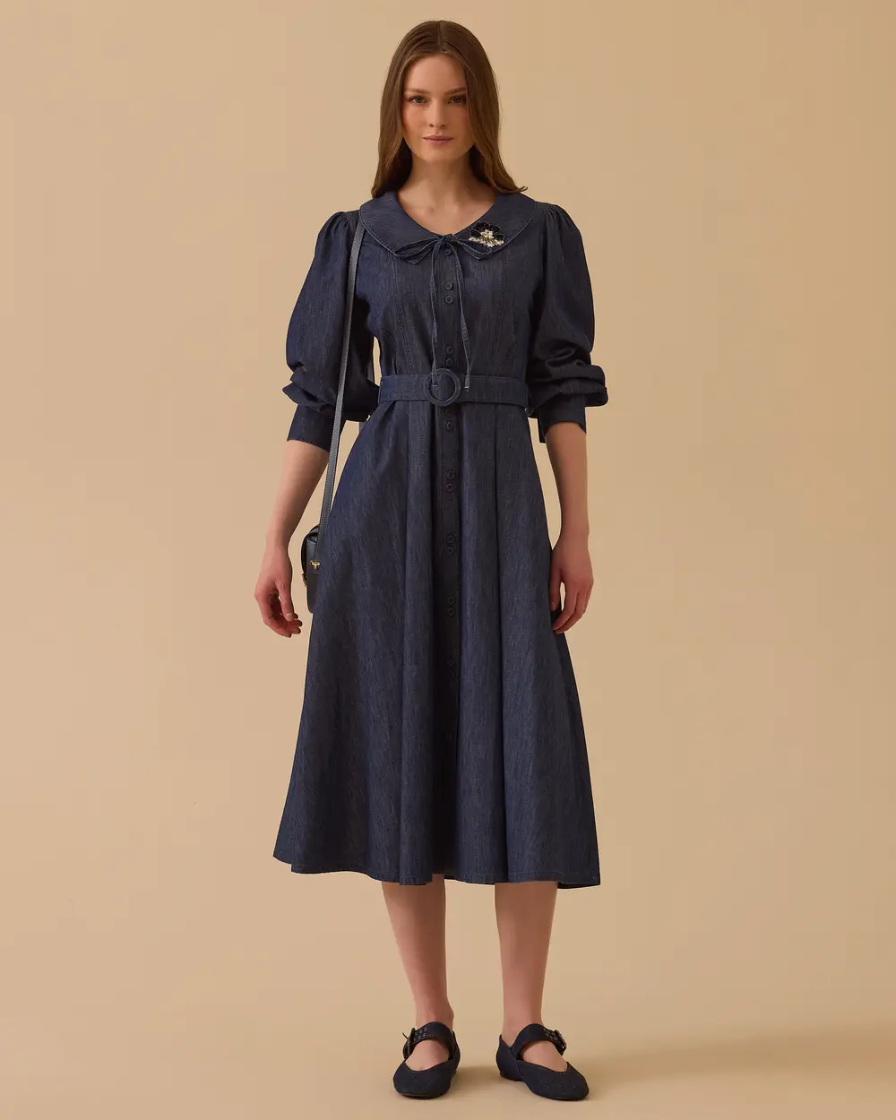 Aksesuarlı Kemerli Jean Elbise