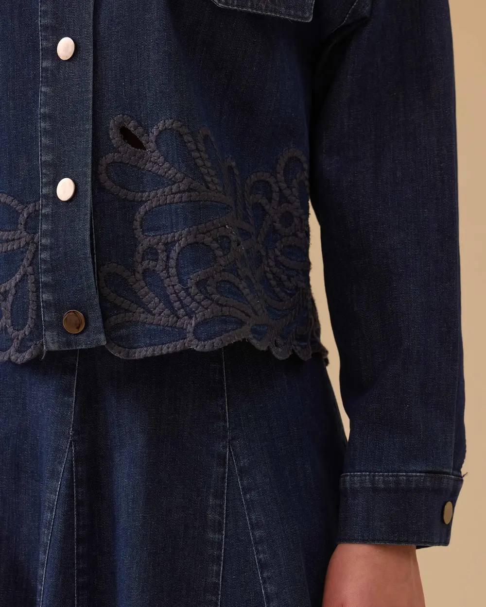 İşlemeli Jean Ceket